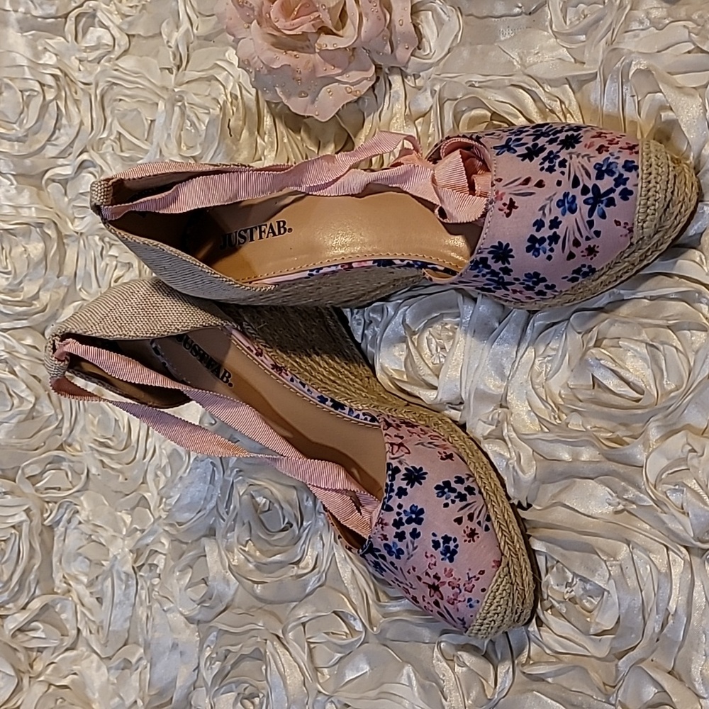 JustFab Womens Wedge Shoes - Sz 6.